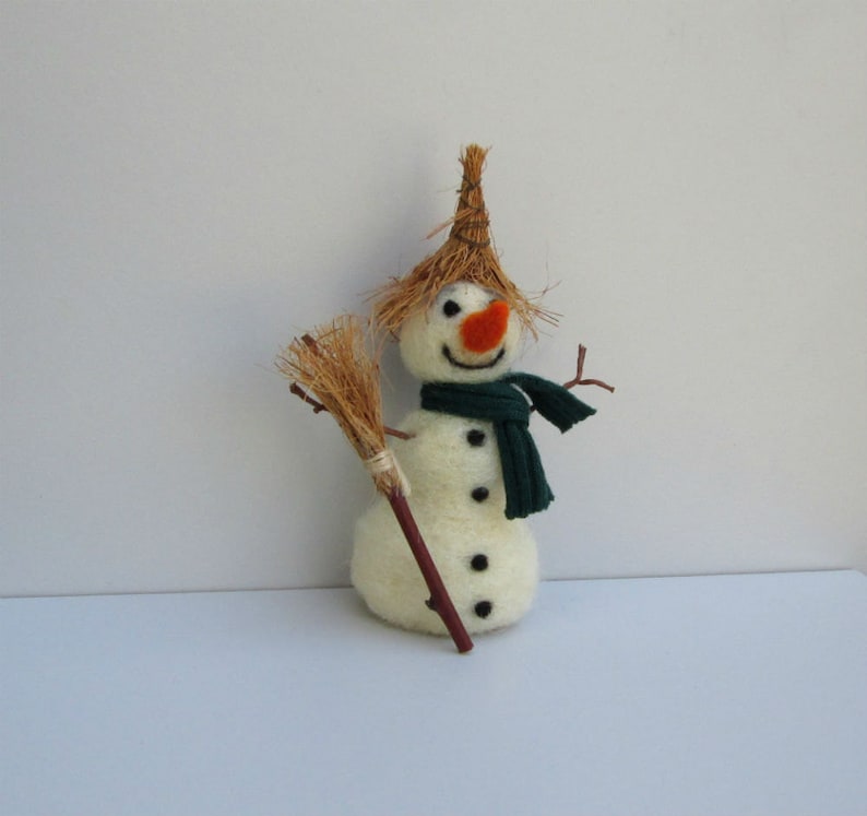 Felt Snowman Christmas ornament Winter figurine Xmas decoration straw hat Felted miniature snowman Hanging Woolen ornament Dollhouse