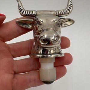 Vintage Silverplate Bottle Stopper - Silverplate Bottle Stopper - Vintage Bottle Stopper - Bottle Stopper - Longhorn Bull Bottle Stopper
