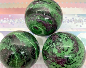 Rubis dans des sphères de zoisite