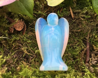 Opalite Angel Crystal Carving - genezende kristalbewaker voor vrede, bescherming en spirituele groei