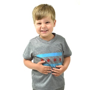 Camiseta para niños con bandera de Chicago, regalo para niños de Chicago, ropa para niños pequeños de Chicago
