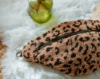 Taille L ou XL //Sac banane moumoutte leopard // Animal // Porté épaule - Taille réglable - zip à l'intérieur - pochette