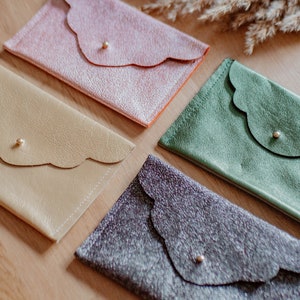 Pochette / portefeuille pour passeport, carte bancaire ou papiers en cuir - Or - Rouge métalisé - Noir métalisé - Vert - Homme ou femme