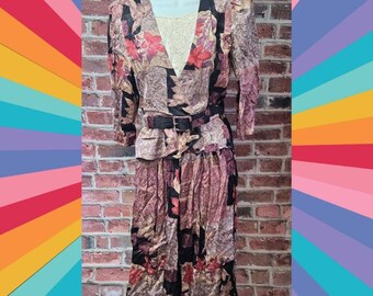 Vintage Peri Petites Midi Dress – Size 8 – Pink Floral 80s Pleated Rayon Dress – Built-in Bib Detail – Belted – Made in USA