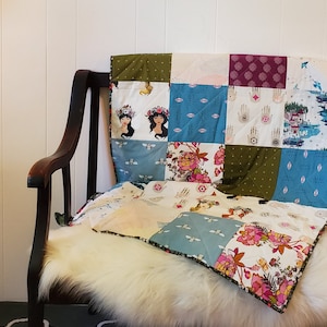 32x40 godinnen gewatteerde baby-, peuterdeken in groenblauw, magenta en olijfgroen. Kiwi minky dot terug. Kastelen, vogels en bloemen. Geen verzendkosten.