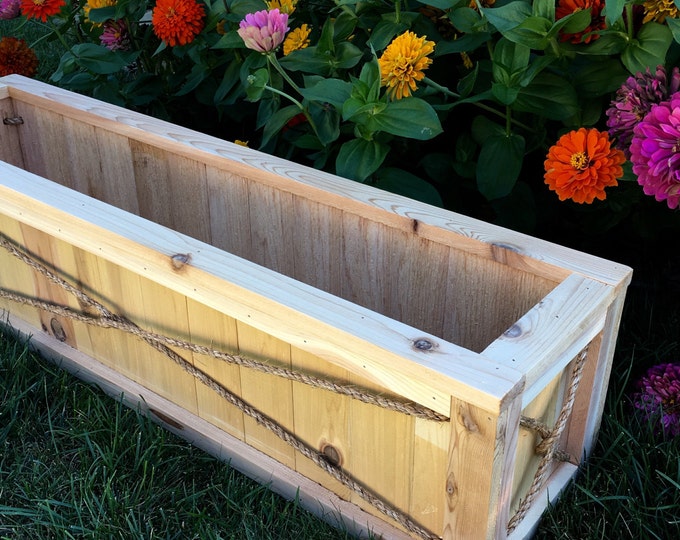 Cedar planter box/Patio planter/Outdoor garden box