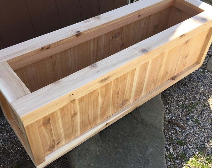 Cedar planter box/Patio planter/Outdoor garden box