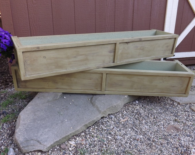 Distressed cedar window box/planter box/flower box/Wood planter box