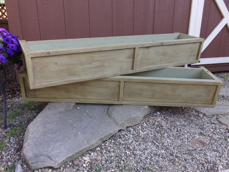 Distressed cedar window box/planter box/flower box/Wood planter box image 1