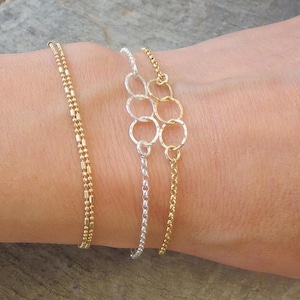 Sister bracelet, Dainty interlocking link bracelet, Friendship bracelet for 2 3 4, Circle bracelet, 3 Sisters gift, Friendship gift for 4