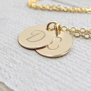 Collar con inicial de oro personalizado, regalo de Navidad para nueva mamá, collar con letras minimalistas, regalo para ella, regalo del esposo, collar con nombre