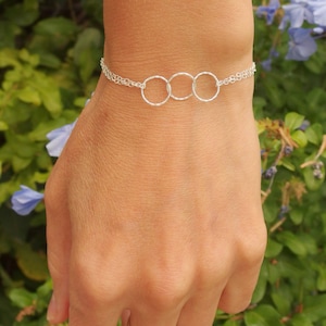 Eternity bracelet Sister bracelet Friendship bracelet BFF bracelet Three sister bracelet Interlocking circle bracelet Gift for her Infinity image 1