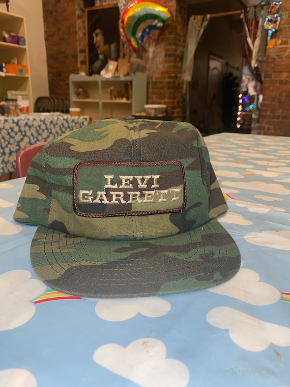 Vintage thickkkk cut Levi Garrett camo print hat.… - image 2