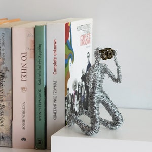 Photographer Figurine Wire Sculpture, Sculpture Art Tabletop, Sculpture Art Decoration, Photographer Gift Man or Woman, Miniature