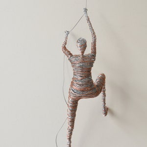 壁掛け彫刻、クライミング彫刻ワイヤーアート、クライミングマン、ご自宅用ギフト、壁掛けアート、室内装飾、ロッククライミング、クライミングフィギュア、No.5