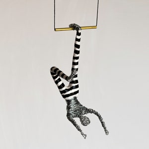 Sculpture d'art moderne d'acrobate de cirque, sculpture décorative, sculpture d'acrobate de figurine miniature, art mural en métal, sculptures d'art mural moderne