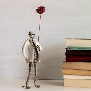 Doctore Figure Sculpture, Sculpture Art Decor, Bookshelf Decor, Statues Sculptures, Personilized Gift, Medical Gift , Wire Sculpture
