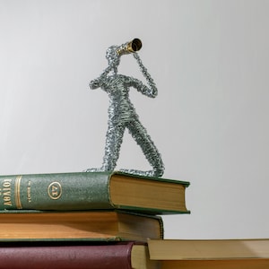 Man with the Binocular Wire Figure, Personalized wire sculpture, Handmade Wire Sculpture, Modern Wire Art Statue, Unique Home Decor