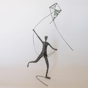 Kite Flying Wire Sculpture, Boy Figure with a Kite a Unique Gift for Him or Her, Joyful Art for House Decoration, Wire Art, Sculpture Art