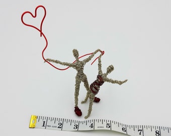 Wire sculpture Dancing Couple in love figurine, Valentines day Gift for him and for her, Micro wire sculpture unique Office deco