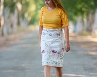 Peacock Dress Vintage Embroidery Linen Birds and Flowers US size 6/8 EU size 36/38