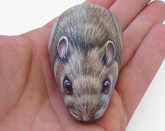 Incredibly Realistic Hand Painted Rock Mouse | Stone Art Painted Rocks by Roberto Rizzo