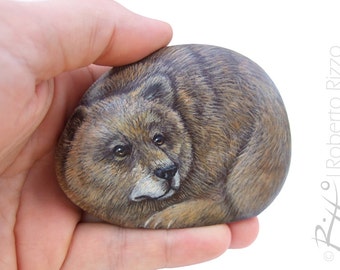 Irresistible Brown Bear Painted on A Sea Pebble | Rock Art by Roberto Rizzo
