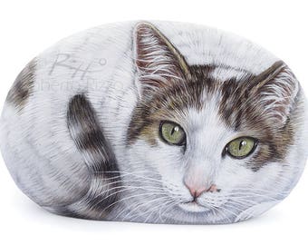 Retrato de gato por encargo pintado a mano sobre una piedra de mar / Retratos personalizados de mascotas finamente detallados en memoria de su mascota por Roberto Rizzo