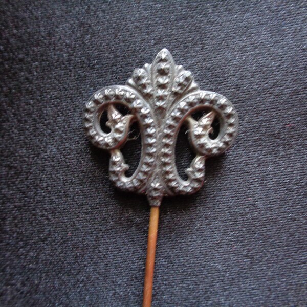 Vintage hat pin 7" long