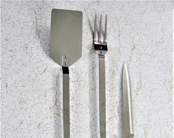 Tongs and Spatula Barbecue 6 Piece Stainless Steel Grill Tool Utensils Set Includes 4x Skewers Invero® BBQ Collection Tongs and Spatula Barbecue 6 Piece Stainless Steel Grill Tool Utensils Set Includes 4x Skewers Invero® BBQ Collection