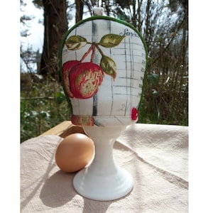 Huevo acogedor Accesorio de cocina de granja Desayuno calentador de huevos Decoración de la mesa de Pascua Huevo de algodón acogedor con manzanas rojas Regalo de inauguración de la casa