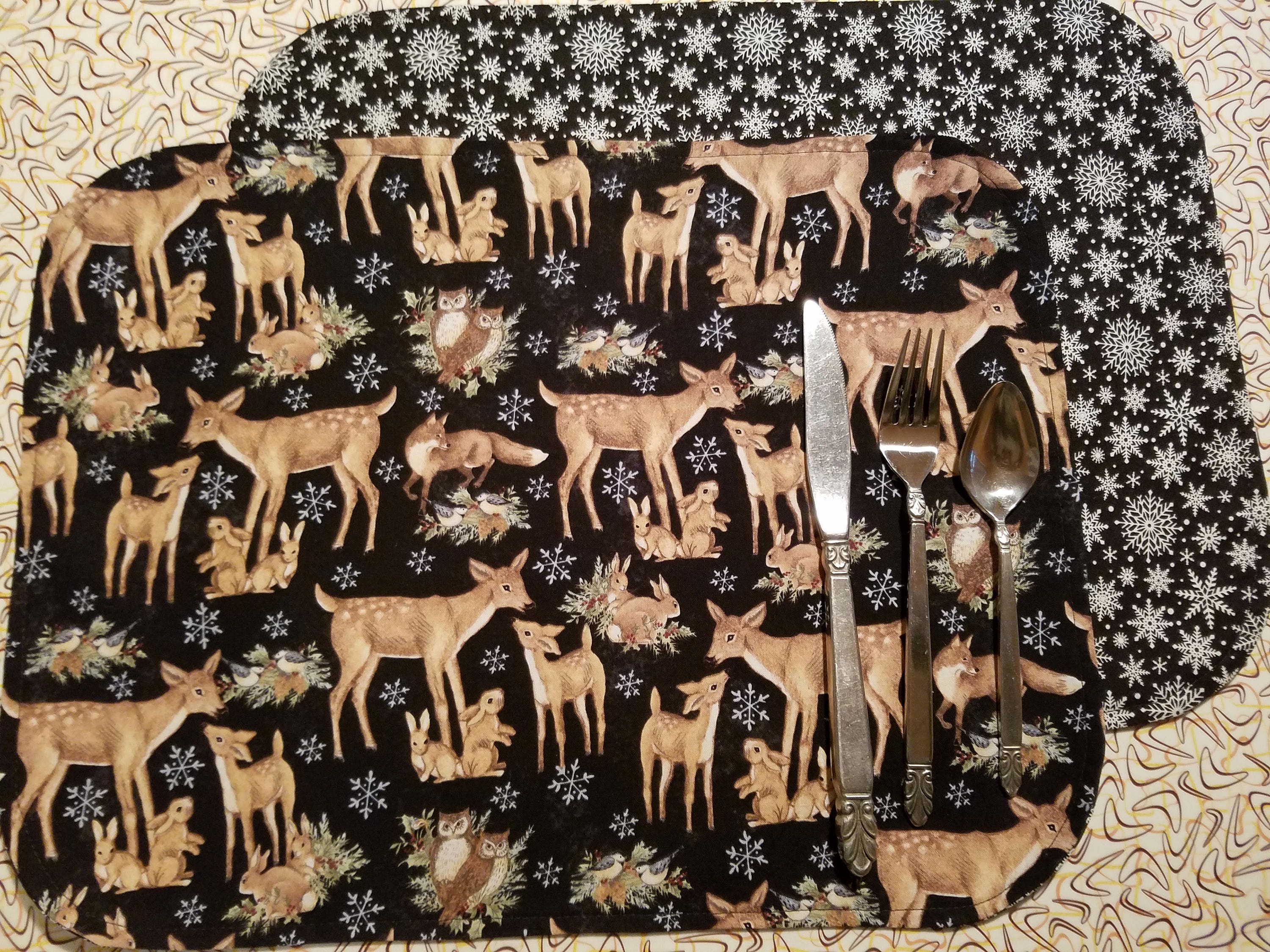 Set of 2 Placemats with Wildlife Christmas  Print
