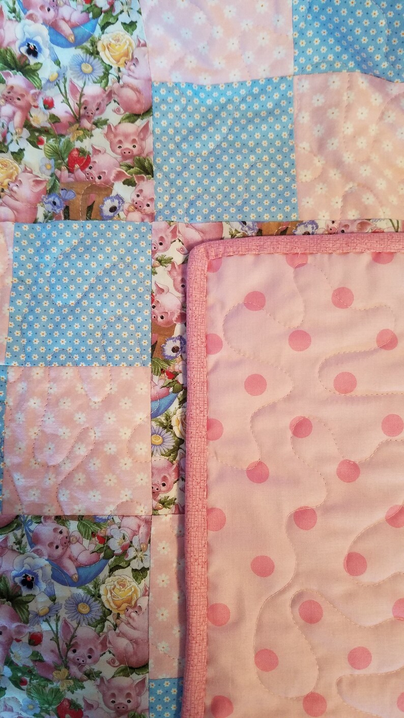 Lap Size Quilt with Pigs Themed Print