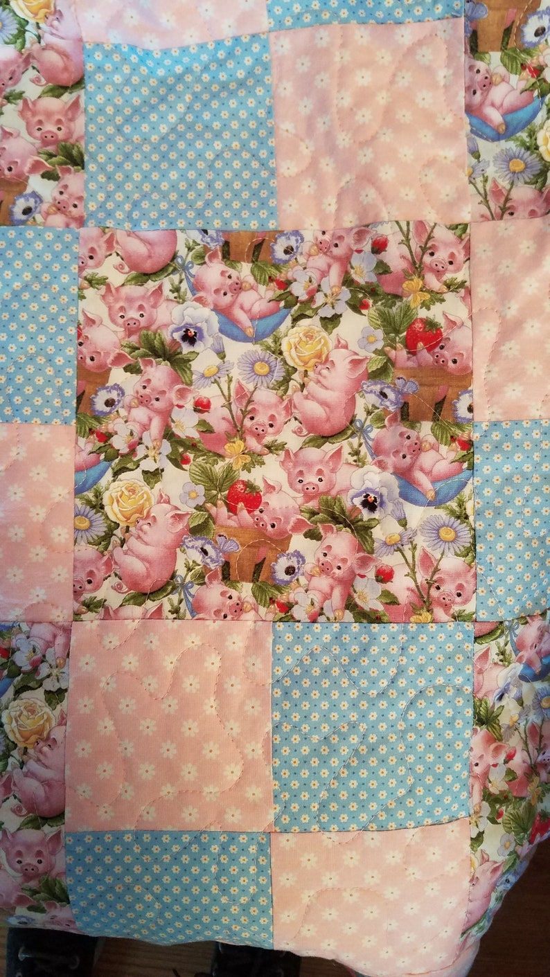 Lap Size Quilt with Pigs Themed Print