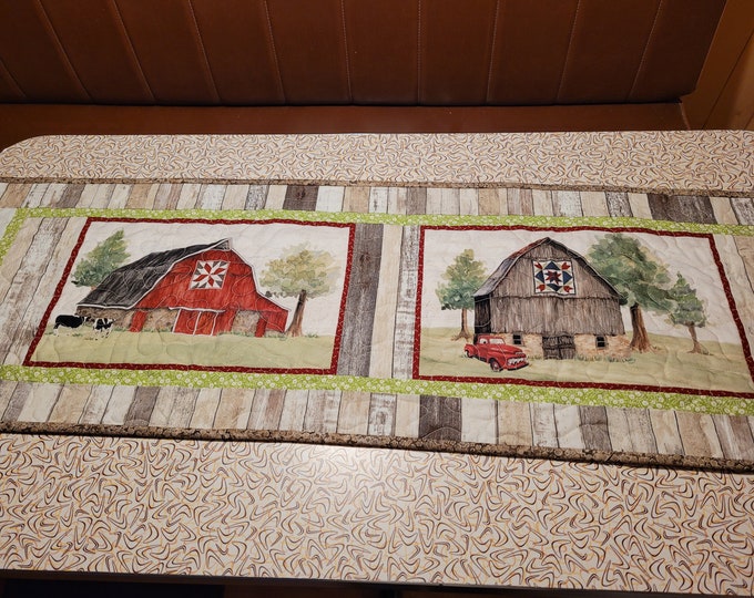 Quilted Table Runner With Barn Print - Etsy