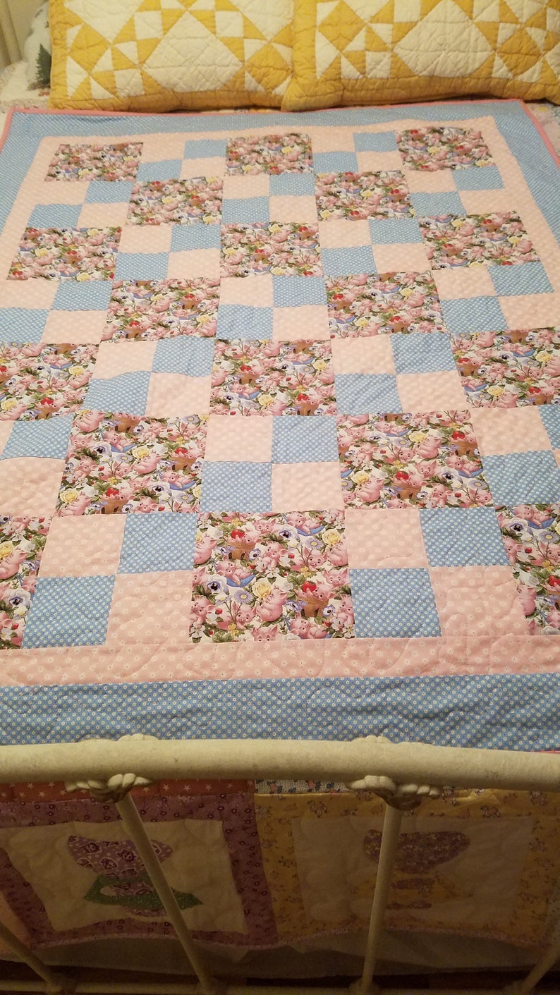 Lap Size Quilt with Pigs Themed Print