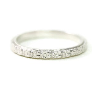 Stunning Wedding Band/Ring Antique Art Deco Raised Floral Styled 14kt White Gold