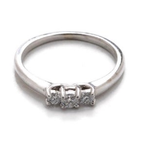 Estate 14kt White Gold and Diamond Engagement or Promise Ring 1 Larger Diamond Surrounded by 1 Smaller Diamond Per Side US 6.25
