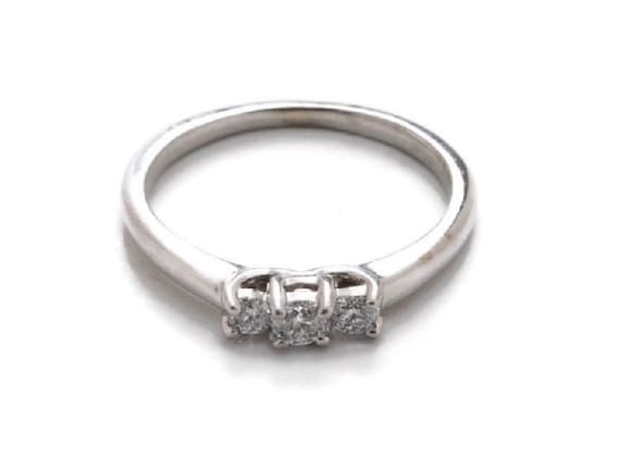 Estate 14kt White Gold and Diamond Engagement or Promise Ring 1 Larger Diamond Surrounded by 1 Smaller Diamond Per Side US 6.25