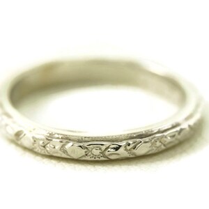 Raised Floral Antique Art Deco Styled 14kt White Gold Wedding Band/Ring