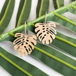 Monstera Blatt Messing Ohrringe 14K Gold Fill Ohrhaken Geschenk für Sie Trendy Ohrringe Handgemachte Ohrringe Valentinstag Geschenk für Sie Bild 7