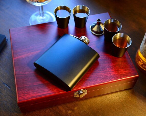 Custom Flask Set in Wooden Box | Personalized Flasks | Groomsmen Flasks | Wedding Party Gift | FSW000