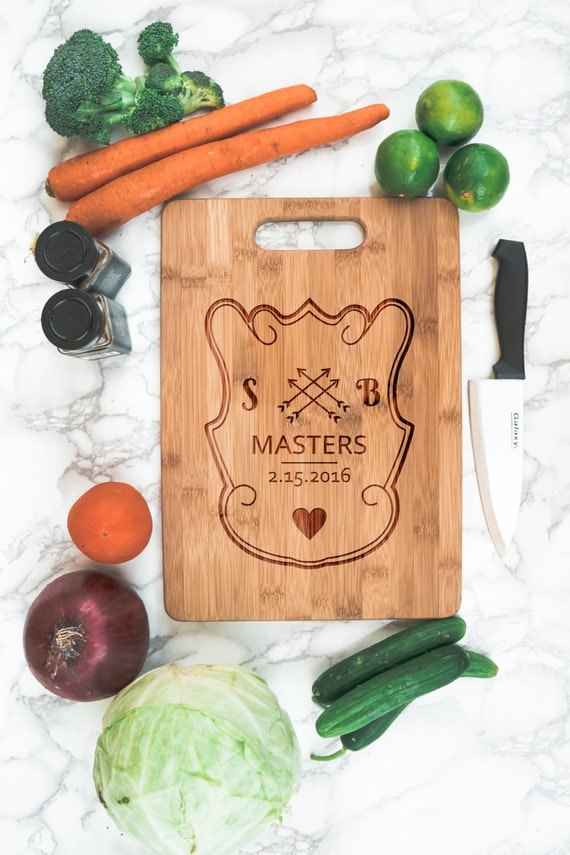 Crest couple engraved bamboo cutting board | family name housewarming gift | personalized kitchen | cook gift | personalized Christmas gift
