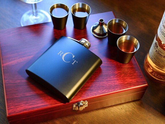 Simple Monogram Flask Set in Wooden Box | groomsmen flask | best man flask | personalized initials flask | wedding party gift | #FSKSET004