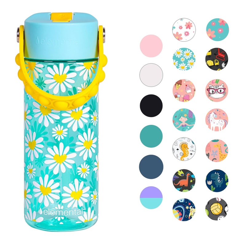Peut inclure: Une bouteille d'eau bleu turquoise avec un couvercle et une poign&eacute;e jaunes. La bouteille pr&eacute;sente un motif de marguerite et le mot "elemental" imprim&eacute; au bas. La bouteille est entour&eacute;e de cercles color&eacute;s vari&eacute;s avec diff&eacute;rents motifs.