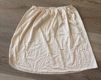 Bali Half Slip 7240 Talla Grande Marfil Hecho en EE. UU.