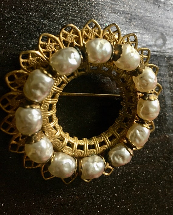 1950’s Miriam Haskell Filigree Brooch with Faux B… - image 5