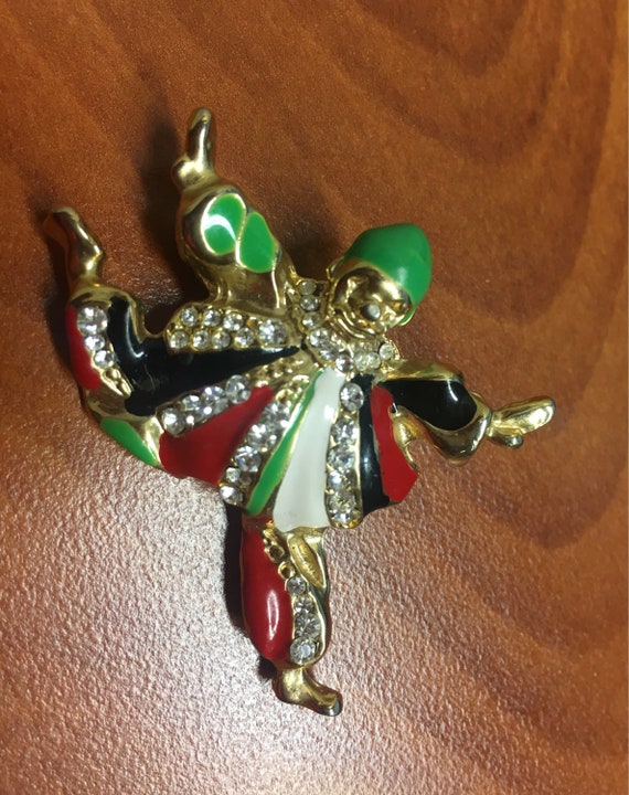 Court brooch hotsell
