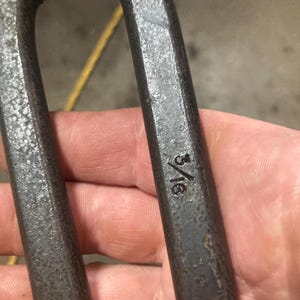 Blacksmith 3/16 v bolt tongs
