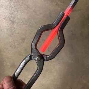 Blacksmith 1/2 v bolt tongs